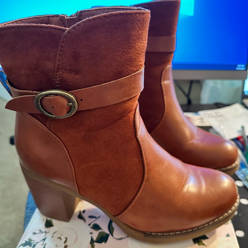 Venus Brand Women's Bitter Sweet Symphony Chunky
Heel Booties- like new- Size 8